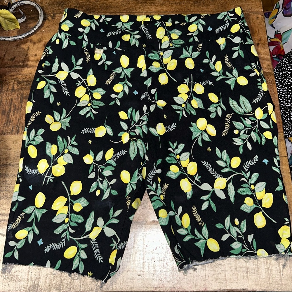 Premise brand, petite shorts, black shorts with lemon print